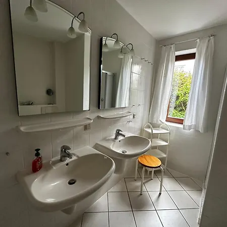 Appartement Maximus In Einem Mit 3 In Auf Ruegen